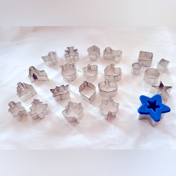 Assorted Mini Metal Cookie Cutters Set of 22 Shapes! - Picture 7 of 7